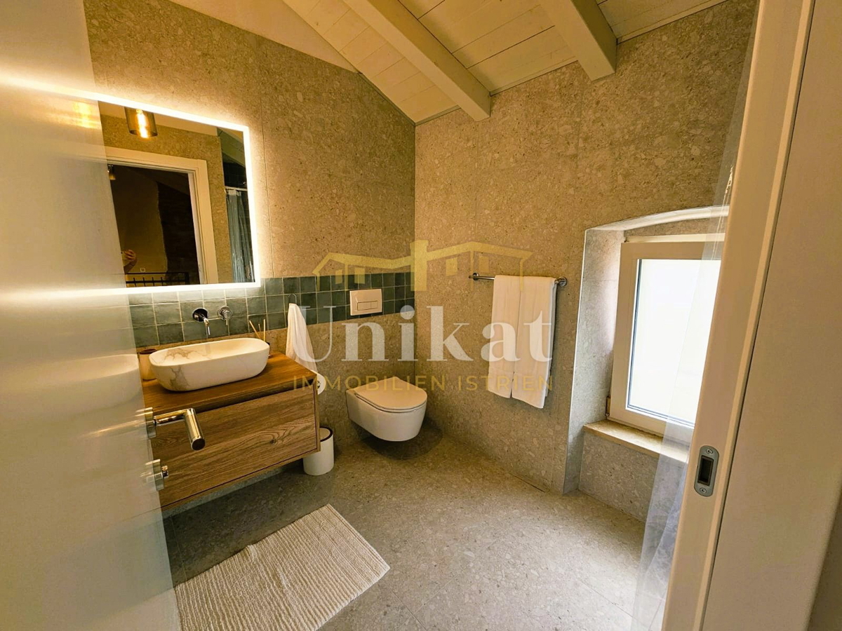 Casa in pietra ristrutturata con piscina e casetta benessere